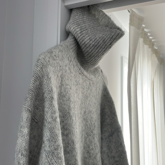 Grey sweater - Picture 2 of 2